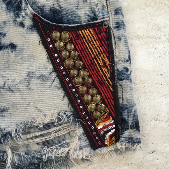 BDG Freda Embellished Mid-Rise Boho Cut-Offs - Picture 4 of 8